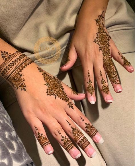 Cute Henna Ideas Simple, Henna Designs Minimalist, Minimalist Mehendi, Henna Practice, Henna Designs Wrist, Henna Nails, Henna Inspired Tattoos, Cute Henna, Floral Henna Designs