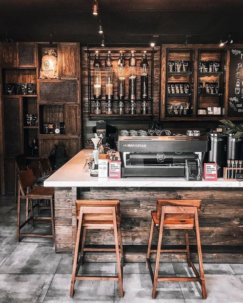 Dark Coffee Shop, Vintage Bakery Aesthetic, Cafeteria Vintage, Bistro Ideas, Cafe Aesthetics, Espresso Love, School Cafe, Farmhouse Cafe, Coffee Inspiration