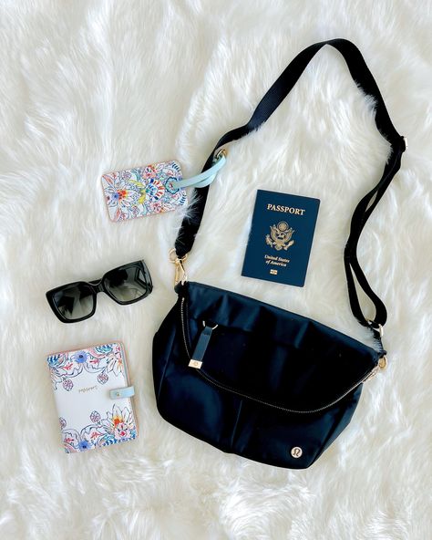 Airport Handbag Essentials, Best Travel Purse, Airport Purse, Best Purse For Travel, Lululemon Purse, Travel Crossbody Bag For Women, Purses For Travel, International Travel Outfit, Lululemon Crossbody Bag