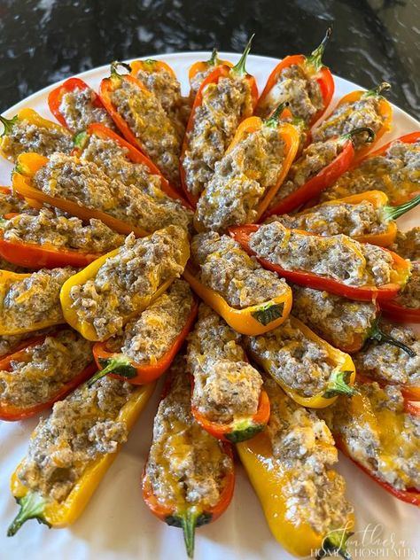 Cream Cheese Stuffed Peppers, Party Meals, Party Finger Food, Sweet Pepper Recipes, Alfredo Bake, Mini Peppers, Mini Sweet Peppers, Hot Sausage, Stuffed Mini Peppers