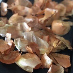 Homemade Onion Powder Using Skins - Green Goddess Homemade Onion Powder, Drying Onions, Onion Powder Recipe, Homemade Bread Dough, Garlic Scapes, Dehydrated Onions, Seasoning And Spice, Seasoning Blends, Powder Recipe