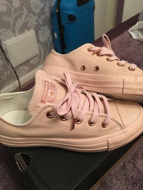 Rose Gold Converse, Gold Converse, Urban Shoes, Star Converse, Girls Converse, Converse Style, Stunning Shoes, Outfits With Converse, Instagram C