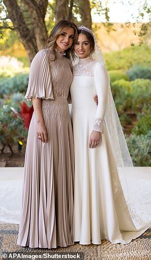 Queen Rania Dress, Princess Iman Of Jordan, Dior Wedding Gown, Prince Hashem, European Bride, Princess Iman, Dior Gown, Queen Rania, Royal Outfits