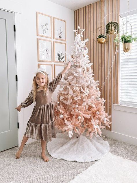 Ombre Christmas Tree, Faux Fur Tree Skirt, Fur Tree, Gold Christmas Ornaments, Matching Family Christmas Pajamas, Rose Gold Christmas, Red Ornaments, Mommy Blog, Pink Christmas Tree