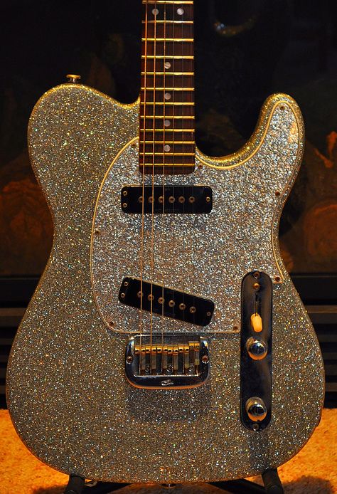 Silver Sparkle Guitar! Pretty Guitars, Guitar Obsession, Guitar Finishing, Guitar Stuff, Silver Sparkle, Electric Guitars, Fender Guitars, The 90s, Body Shapes