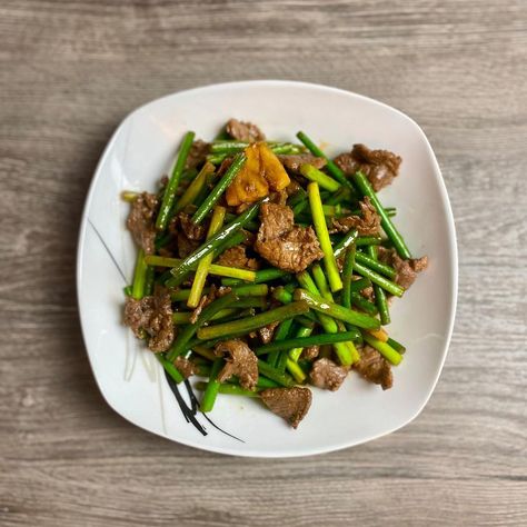 Stir Fry Garlic Shoot With Beef Recipe https://fooooods.com/stir-fry-garlic-shoot-with-beef-vrcooking Garlic Shoots, Fried Beef, Garlic Fries, Beef Recipe, Oyster Sauce, Stir Fry, Soy Sauce, Beef Recipes, Asparagus