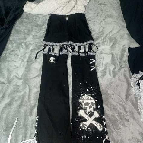 Visual Kei Clothes Ideas, Visual Kei Style Street Fashion, Visual Kei Pants, Visual Kei Style, Visual Kei Outfit Ideas, Vkei Clothes, Visual Kei Aesthetic, Visual Kei Outfits, Visual Kei Fashion