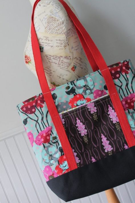 Zippered Tote Bag Tutorial, Large Tote Bag Pattern, Quilted Bag Patterns, Tote Bag Pattern Free, Tote Bag With Pockets, Tote Bag Tutorial, Tote Bags Sewing, Fabric Tote Bags, Quilted Tote Bags