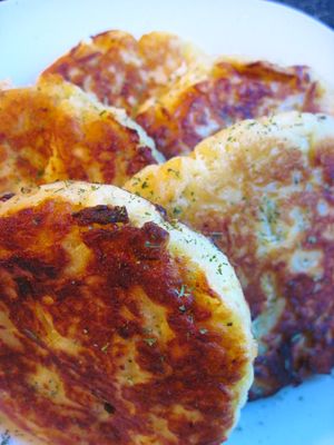 Irish Boxty Potato Cakes. Should make these on St. Patrick's day Irish Boxty, Potato Cakes Recipe, Irish Cooking, Irish Dishes, Irish Cuisine, St Patricks Day Food, Enjoy Your Meal, Potato Cakes, Irish Recipes