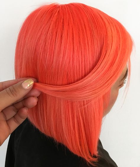 Hairstylists on Instagram have been using neon pink and orange dyes from Pulp Riot to create an incredibly vibrant look called neon peach hair for summer 2018. Hair Colors Orange, Neon Hair Color Ideas, Neon Peach Hair, Peach Colored Hair, Orange And Pink Hair, Orange Pink Hair, Fun Haircolor, Pink Orange Hair, Neon Orange Hair