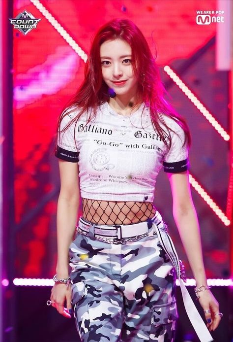 ♡YUNA♡ ITZY Yuna Dalla Dalla, Bae Suzy, Kpop Outfits, Stage Outfits, Kpop Girl Groups, New Girl, On Stage, Lady Gaga, K Idols