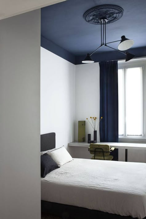 Blue Monochromatic Room, Dark Blue Ceiling, Blue Ceiling Bedroom, Blue Ceiling, Ceiling Paint, Blue Ceilings, Colored Ceiling, Bedroom Bliss, Social Housing