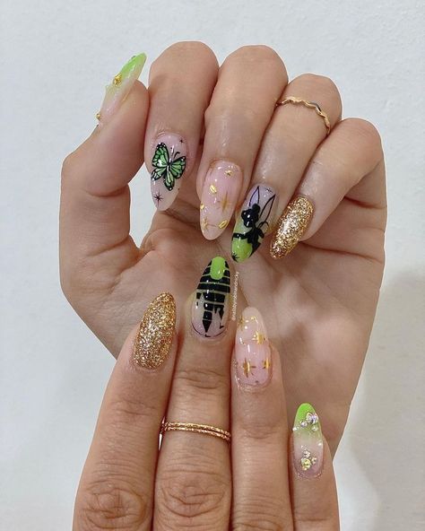 Tinkerbell Nail Art, Tinkerbell Inspired Nails, Tinkerbell Nails Designs, Tinker Bell Nails, Tiana Nails, Peter Pan Nails, Tinkerbell Nails, Nail Tricks, Disney Princess Nails