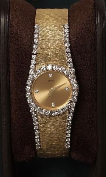 Piaget Watch Women, Piaget Watch, Ladies Bracelet Watch, Fancy Watches, Vintage Watches Women, Expensive Jewelry Luxury, Fancy Jewellery Designs, Classic Accessories, Indian Jewelry Sets