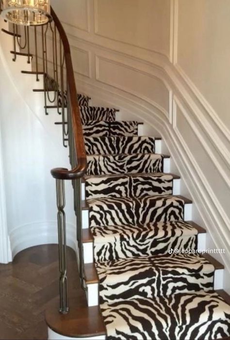 Stairs Interior Design, Stairs Aesthetic, Stairs Interior, Interior 2024, Zebra Bedroom, Light Elegance, Wood Stairs, Modern Staircase, 2024 Trends