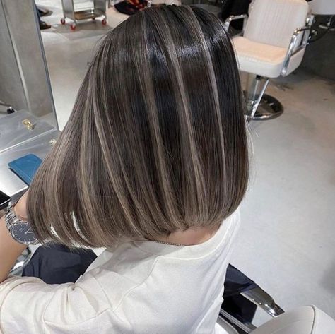 Special Hair Color, Short Haircut Inspiration, Layered Short Bob, Blonde Hair Designs, Brown Balayage Hair, Balayage Hair Ideas, Lob Hairstyles, Hair Dye Videos, Balayage Hair Ash