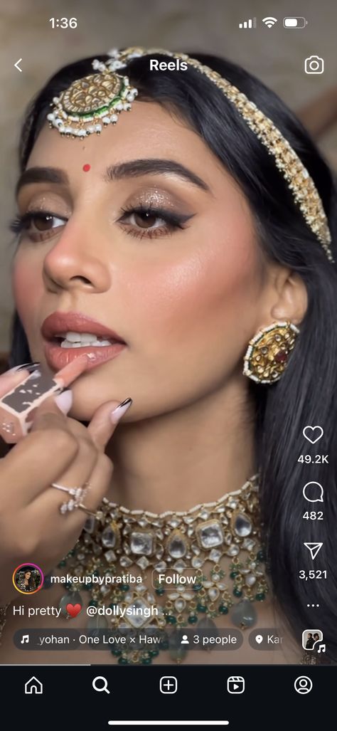 Minimalist Bridal Makeup Indian, Bollywood Bridal Makeup, Modern Indian Makeup, Bridal Light Makeup Indian, Reception Makeup Look For Bride, Minimal Wedding Makeup Indian, Simple Wedding Makeup Indian, Simple Indian Bridal Makeup, Makeup Look For Indian Wedding