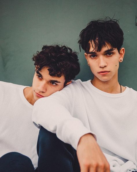 Dobre Twins are now 19 ❤️❤️ Lucas And Marcus, Twin Guys, The Dobre Twins, Dobre Twins, Marcus And Lucas, Lucas Dobre, Marcus Dobre, Dobre Brothers, Twins Posing