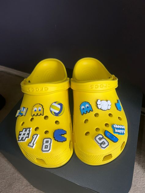 Yellow Crocs Jibbitz Crocs Ideas, Fuzzy Crocs, Jibbitz Crocs, Crocs Ideas, Yellow Crocs, Crocs Outfit, Crocs Fashion, Rainbow Order, Face Mug