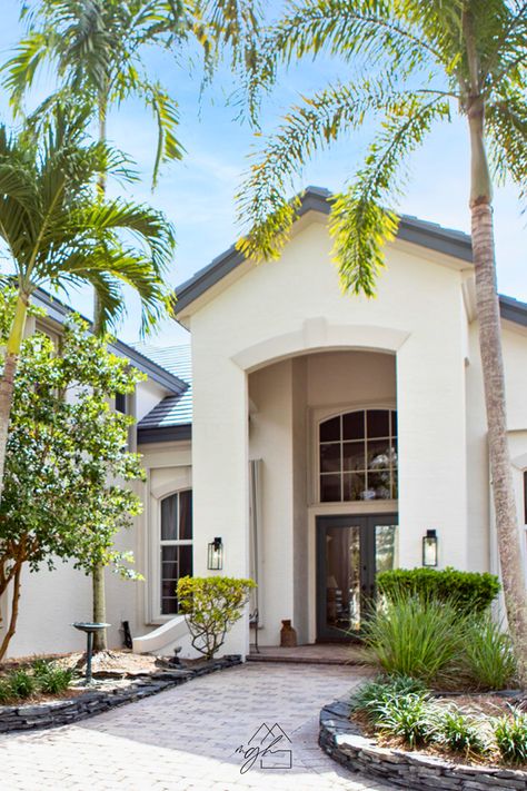 A design inspired by contemporary charm, the Mudrick exterior concept at Binks Estates embraces clean lines, bold contrasts, and a palette that radiates confidence. It's not just a house—it's a lifestyle. Florida Houses, Real Estate Interior Design, Home Real Estate, Estate Interior, Florida Homes, Florida House, Real Estate Houses, Interior Design Firm, Florida Home