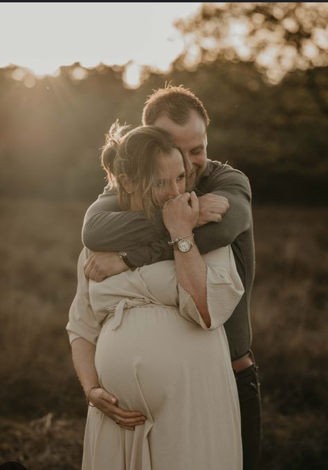 Fall Maternity Shoot, Fall Maternity Pictures, Couple Maternity Poses, Fall Maternity Photos, Maternity Photography Poses Outdoors, Baby Announcement Photoshoot, Pregnancy Belly Photos, Outdoor Maternity Photos, Maternity Photography Poses Couple