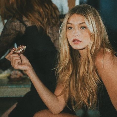 Gigi Hadid Outfits, Bella Gigi Hadid, Model Inspo, Model Aesthetic, Model Life, Gigi Hadid, Hair Inspo, Natural Makeup, Pretty People