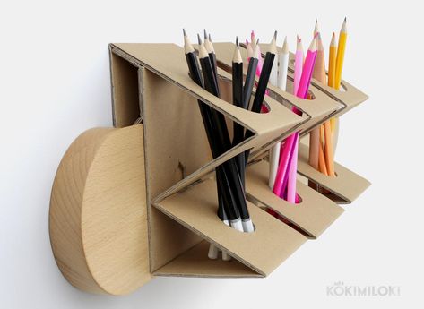 Diy Pen Stand Cardboard, Pen Holder Diy Cardboard, Cardboard Pencil Holder, Pen Holder Diy, Diy Pencil Holder, Pencil Storage, Wooden Toys Plans, Student Desks, Office Paper