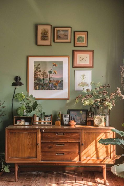 Green Walls Living Room, Vintage Vignettes, Vintage Interior Design, Vintage Dining Room, Vintage Trends, Eclectic Living Room, Vintage Living Room, Living Room Green, Vintage Interior