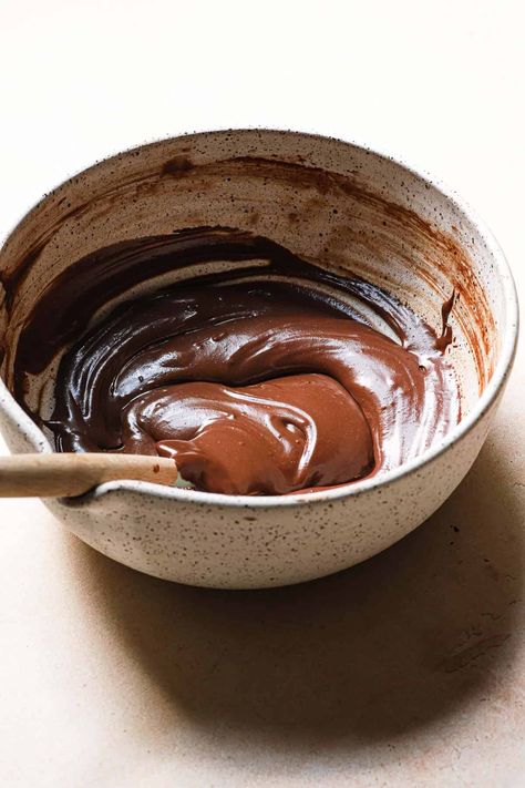 Chocolate Sauce Recipes, Sugar Free Ice Cream, Chocolate Fudge Sauce, Keto Sauces, Hot Fudge Sauce, Low Carb Ice Cream, Thm Desserts, Low Carb Sauces, Keto Ice Cream