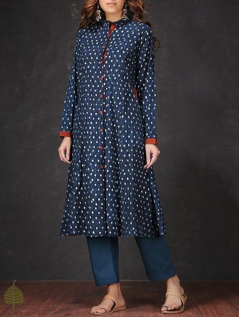 Kurti Styles, Kurta Patterns, Indian Designer Suits, Classy Suits, Kurti Patterns, Kurta Neck Design, Cotton Kurti Designs, Kurti Design, Desi Clothes