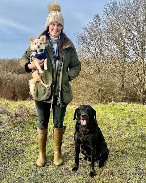 Schoffel Country on Instagram: “The weekend is here, bringing with it lots of opportunities for country walks. @melissawalkerr has the right idea wearing her Superlight…” Le Chameau Wellies, Country Walks, Countryside Life, Farmer Girl, Waxed Jacket, Country Attire, Country Walk, British Countryside, Wax Jackets