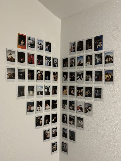 Aesthetic Room Decor Photo Wall, Photos On Wall Ideas Bedrooms, Post It Wall Ideas, Fajer Core, Polaroid Wall Aesthetic, Polaroid Wall Ideas Aesthetic, Aesthetic Wall Collage Pictures, Memory Wall Ideas, Ideas Para Cuarto