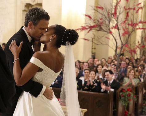 Scandal Olivia and Fitz's Wedding Pictures Scandalous Outfits, Olivia And Fitz, Interracial Family, Bwwm Couples, Tony Goldwyn, Olivia Pope, Tv Romance, Kerry Washington, Interracial Love