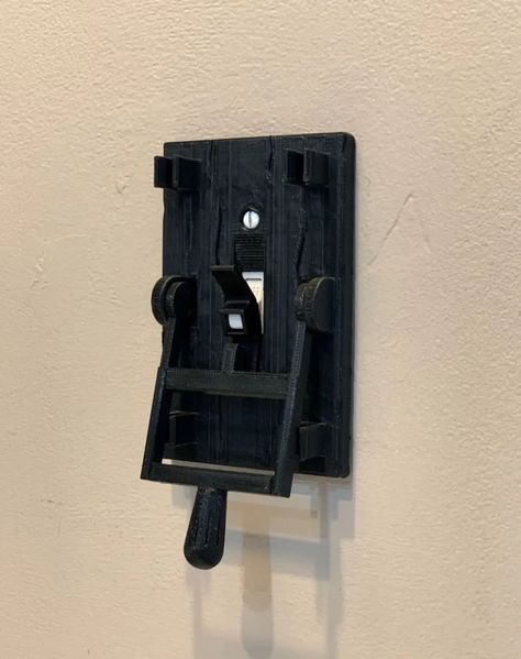 Frankenstein Light Switch, Stylish Halloween Decor, Drukarka 3d, Halloween Bathroom, Creepy Halloween Decorations, Diy Halloween Decor, Dark Home Decor, Film Horror, Goth Home