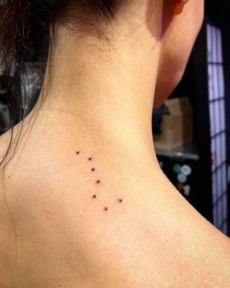 Ursa Major Tattoo, Big Dipper Tattoo, Tattoo Etoile, Alaska Tattoo, Star Constellation Tattoo, Beer Tattoos, Astronomy Tattoo, Small Star Tattoos, Matching Sister Tattoos