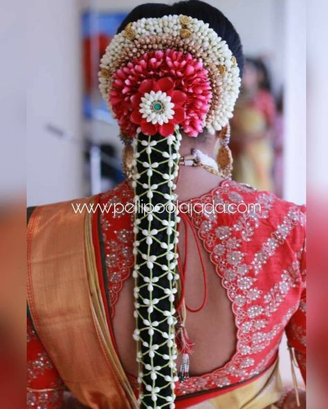 Poola Jada Brides, Baby Shower Hair Styles, Marriage Hairstyles, Designer Blouse Ideas, New Bridal Hairstyle, Long Blouses, South Indian Wedding Hairstyles, Poola Jada, Indian Wedding Garland