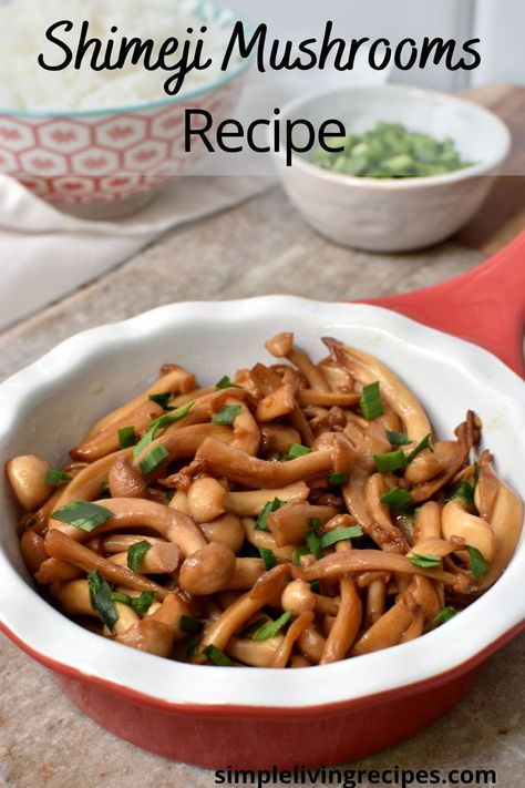 shimeji mushrooms in a pan with chives on top Healthy Vegetarian Breakfast, Mushroom Dish, Low Carb Diets, Garlic Recipes, Japanese Cooking, Cooking Wine, Veg Recipes, Easy Baking Recipes, Best Appetizers