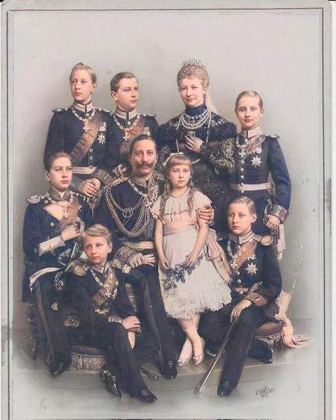 Royal Costumes, Mob Mentality, British Royal Family Tree, German Royal Family, Royal Costume, Royal Family Trees, English Royal Family, German People, Kaiser Wilhelm