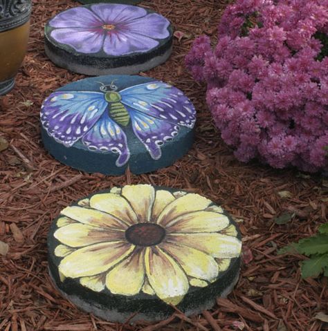 Flower Painted stepping stones Painted Bricks Crafts, Painted Stepping Stones, Hand Planters, Painted Pavers, Brick Crafts, Yard Art Crafts, Concrete Stepping Stones, Stepping Stones Diy, The Whoot