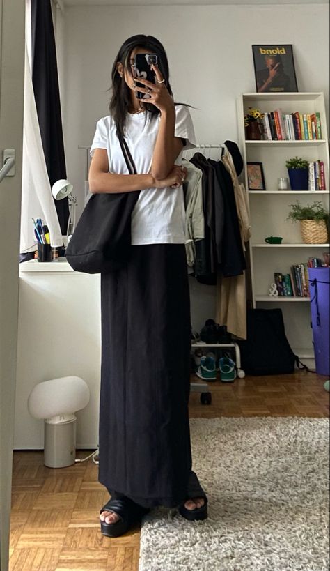 #streetstyle #styleinspo #streetwear aesthetic #styleiswhat #summerfit springfit summer2022 #stylediaries 
#spring2022 
#springfashion
#kfashion #koreanfashion 
Summer outfits 
summer aesthetics 
summer vibes 
summer outfit 2022
summer outfit inspo aesthetic Maxi Skirt Outfits, Mode Inspo, 가을 패션, Looks Vintage, Spring Summer Outfits, Modest Outfits, Outfits Casuales, Skirt Outfits, Look Cool