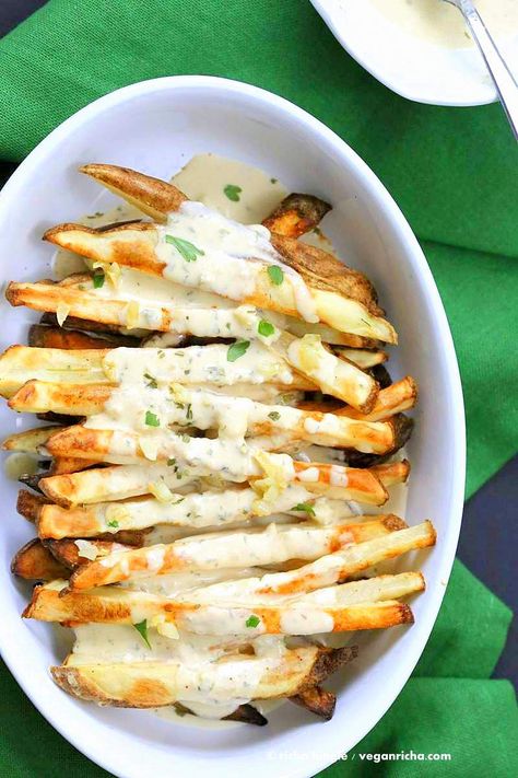 Baked Fries with Garlic Sauce - Russet potato baked and drenched in garlic tahini hummus lemon sauce | VeganRicha.com Oregano Sauce, Soy Free Snacks, Tahini Hummus, Vegan Finger Foods, Potato Baked, Vegan Feta, Garlic Hummus, Vegan Richa, Pesto Pizza