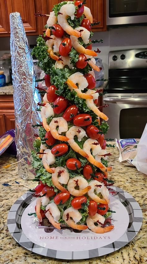 Shrimp Tree Christmas, Christmas Charcuterie Island, Shrimp Tree Appetizer, Shrimp Christmas Tree, Shrimp Charcuterie Board, Shrimp Tree, Christmas Shrimp, Charcuterie Tree, Creative Christmas Food