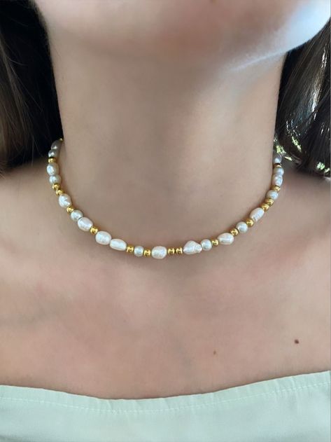 Gold And Pearl Necklace, Pearl Aesthetic, Gold Beaded Necklace, Classy Necklace, Trendy Necklace, Gold Bead Necklace, Gold Pearl Necklace, Necklace Pearl, Summer Necklace