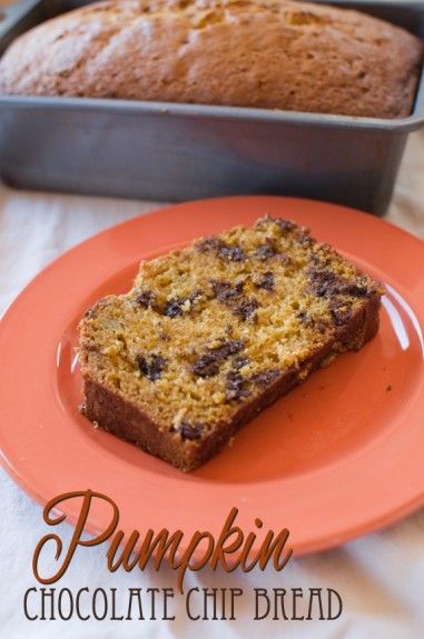 Pumpkin Chocolate Chip Bread that is so moist! Chocolate Chip Bread Recipe, Pumpkin Bread Easy, Pumpkin Recipes Easy, Chocolate Chip Bread, Pumpkin Chocolate Chip Bread, Halloween Food Treats, Healthy Chocolate Chip, Food Wishes, Pumpkin Chocolate Chip