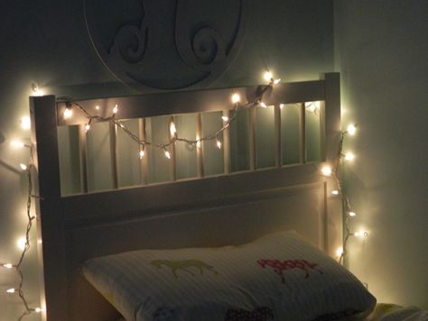 bed frame Lights On Bed Frame, Ways To Decorate Your Apartment, Room String Lights, Christmas Lights Inside, Decorate Your Apartment, String Lights In The Bedroom, Hanging Christmas Lights, Art Studio Room, Starry Lights