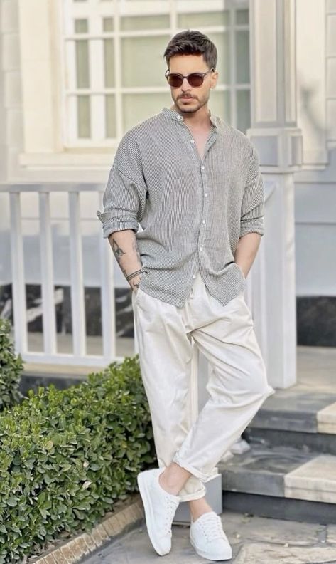 Poses Street, Social Style, Cover Post, Men Poses, Vacation Outfits Men, Streetwear Fashion Men, Boys Kurta Design, Mens Fashion Swag, Aesthetic Poses