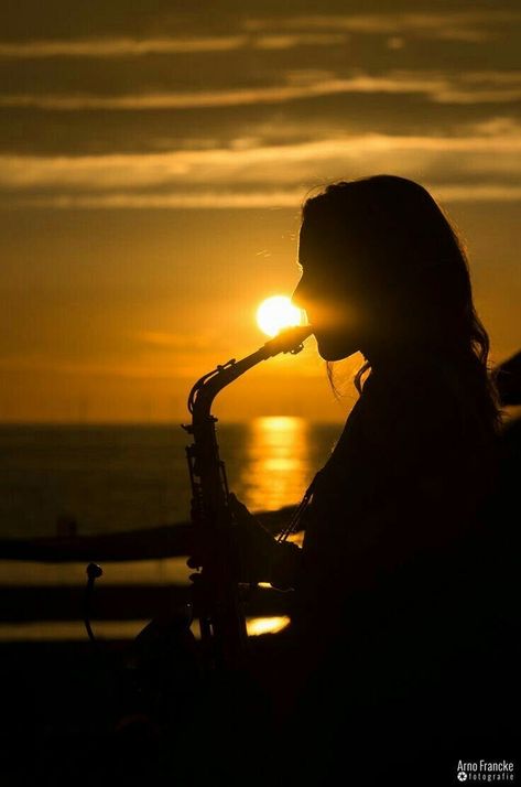 Saxophone Art, Saxophone Player, Musician Photography, Senior Photography Poses, Saxophone Players, Sunset On The Beach, Silhouette Photography, Smooth Jazz, Poster Background Design