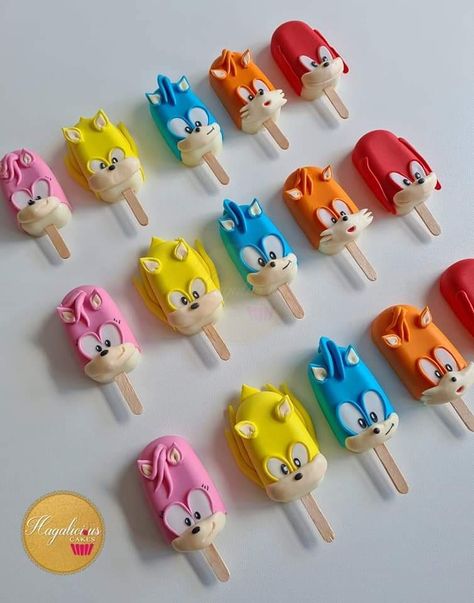 Sonic Cakesicles Ideas, Sonic Birthday Pinata, Sonic Cake Pop Ideas, Sonic Strawberries, Sonic The Hedgehog Cake Pops, Sonic Cakepops, Sonic Cake Pops, Sonic Treats, Sonic Cookies