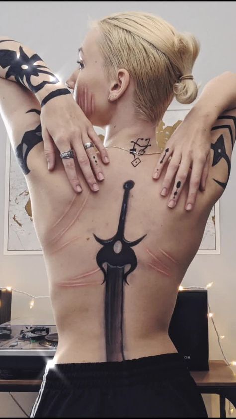 Swords Shera Tattoo, She Ra Nails, Shera Princess Of Power Tattoo, Shera Tattoo Ideas, Shera Tattoos, She Ra Tattoo, Adora Aesthetic, Adora Cosplay, Shera Cosplay