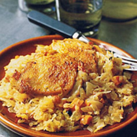 Sauerkraut simmered with vegetables, apple, and juniper berries is a perfect match for bacon and chicken thighs. The robust combination of flavors mak... Sauerkraut Recipe, Braised Chicken Thighs, Oktoberfest Food, Quick Chicken Recipes, Sauerkraut Recipes, Winter Cooking, Winter Dishes, Chicken Thigh Recipes Baked, Juniper Berries